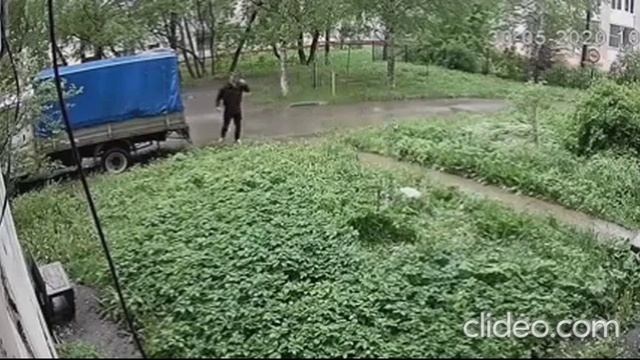 Он не замечает ничего.mp4