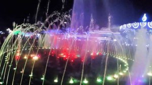 Гуляем на площади Soho Square в Египте, Поющие фонтаны