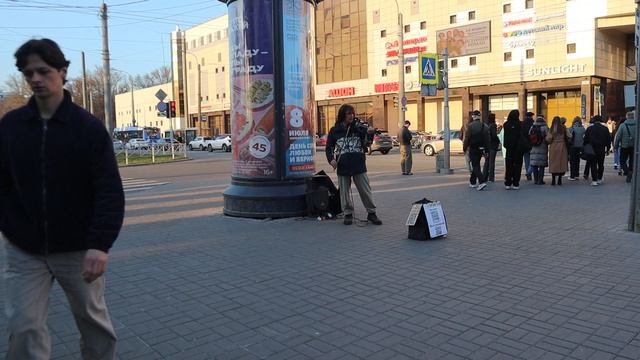 Перед тем как я заболел, успел на улице записать этого музыканта. II Понедельник, 13 апреля 2026 г