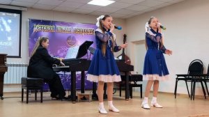 Девчонки танцуют на палубе А. Н. Пахмутова