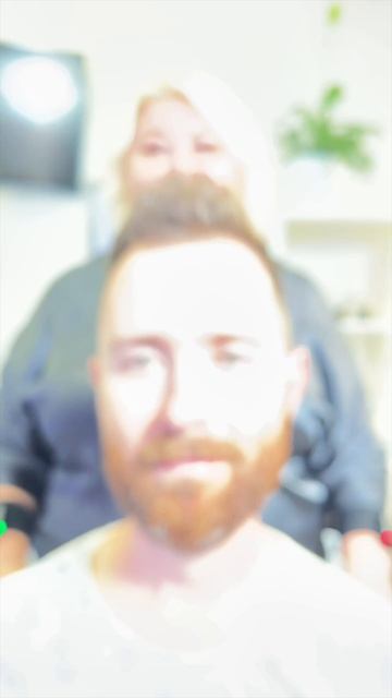 Парень обновил свою прическу