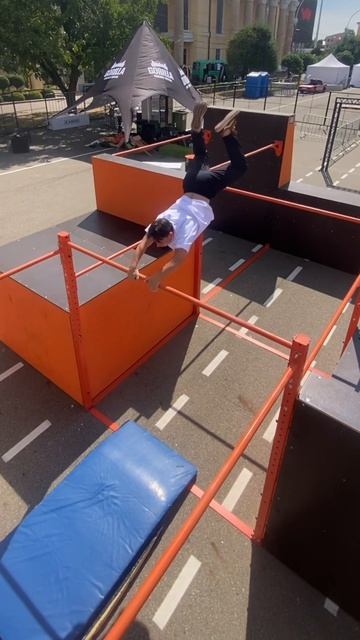 ОГРОМНЫЙ ПОЛЕТ С ТУРНИКА НА СТЕНУ 