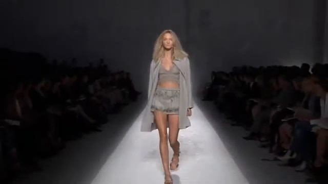 Показ женской коллекции Alberta Ferretti весна-лето 2011