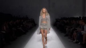 Показ женской коллекции Alberta Ferretti весна-лето 2011