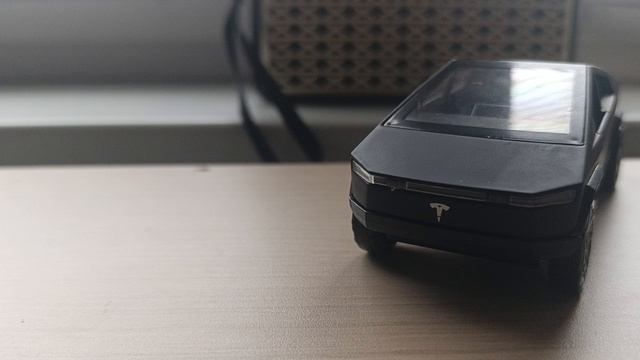 обозреваю новую машинку от. техно парка Tesla sudtrak