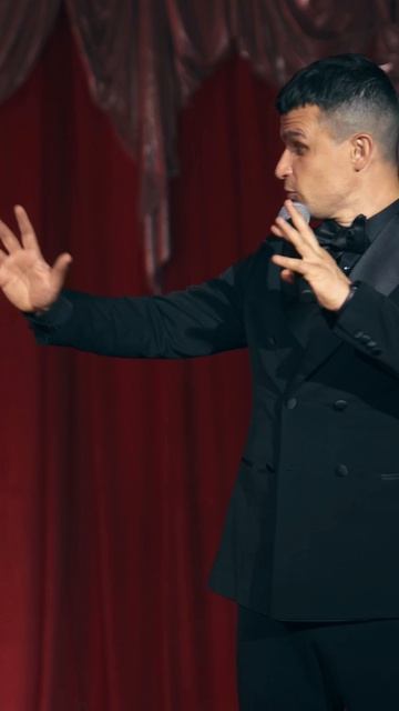 Илья Торопов ведущий в Москве шутит