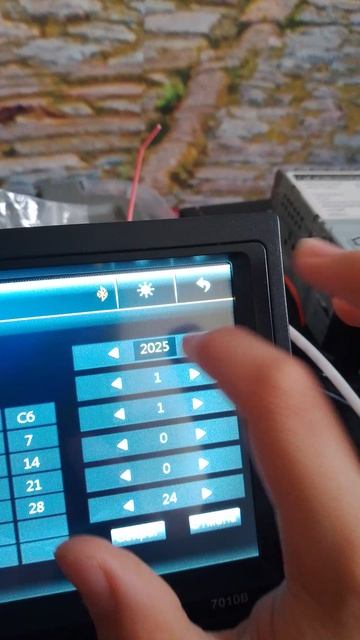 софи размазывает 
автомагнитола