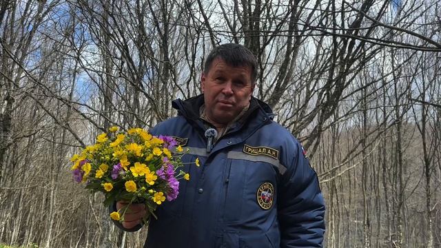 Сотрудники Белогорского АСО привели в порядок место боев партизан на горе Караголь