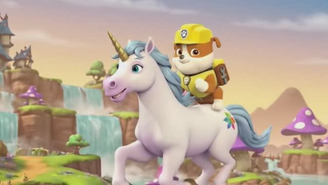 Щенячий патруль, Скай, Маршал, Эверест, Гончик, Крепыш и Роки катаются на единорогах. Для детей!