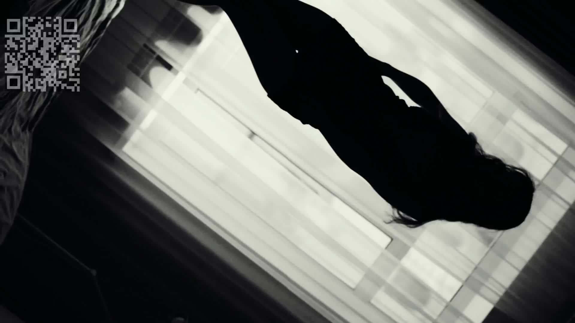 Девушка на кровати