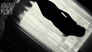 Девушка на кровати