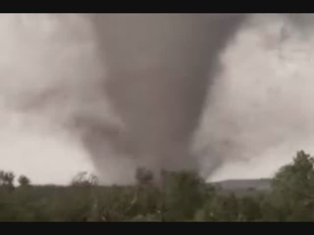 В США мощный торнадо сравнял с землей целый город