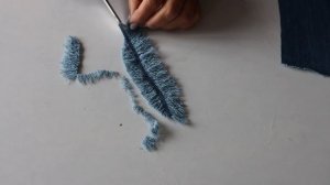 Преобразить простую футболку джинсовыми лоскутами и продать в 10 раз дороже