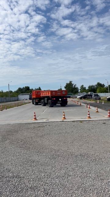 Категория СЕ прицеп с поворотной осью параллельная парковка 