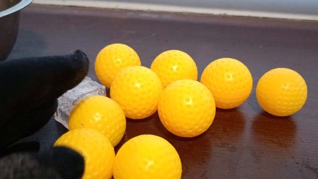 Жёлтые шары, шарики. Игры для детей, для малышей.