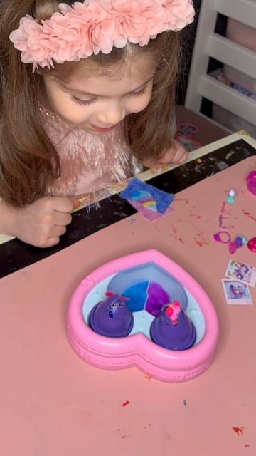 Распаковка hatchimals swimming pool  вечеринка у бассейна