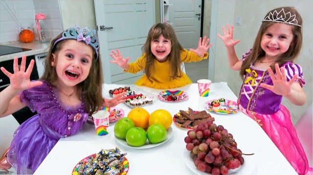 Евочка пригласила принцесс к себе в гости