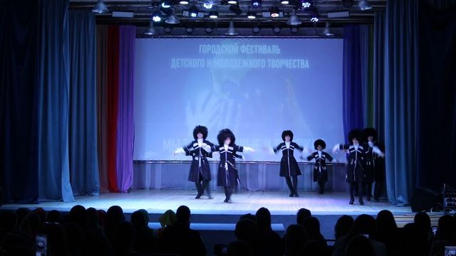 Школа лезгинки и кавказских танцев «Нур».