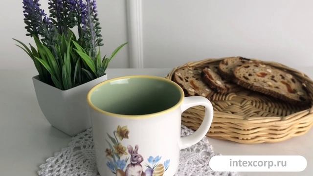 Фарфоровая кружка КРОЛИК НА ПАСХАЛЬНОЙ ЛУЖАЙКЕ, 300 мл, Q75600690-1.mp4