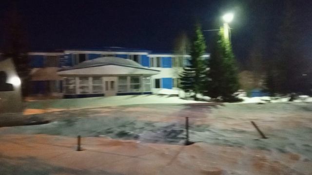 Семь лиственниц в апреле: прогулка по улицам Обского станции Обская