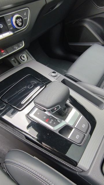 Audi Q5 2025г. S line Quattro