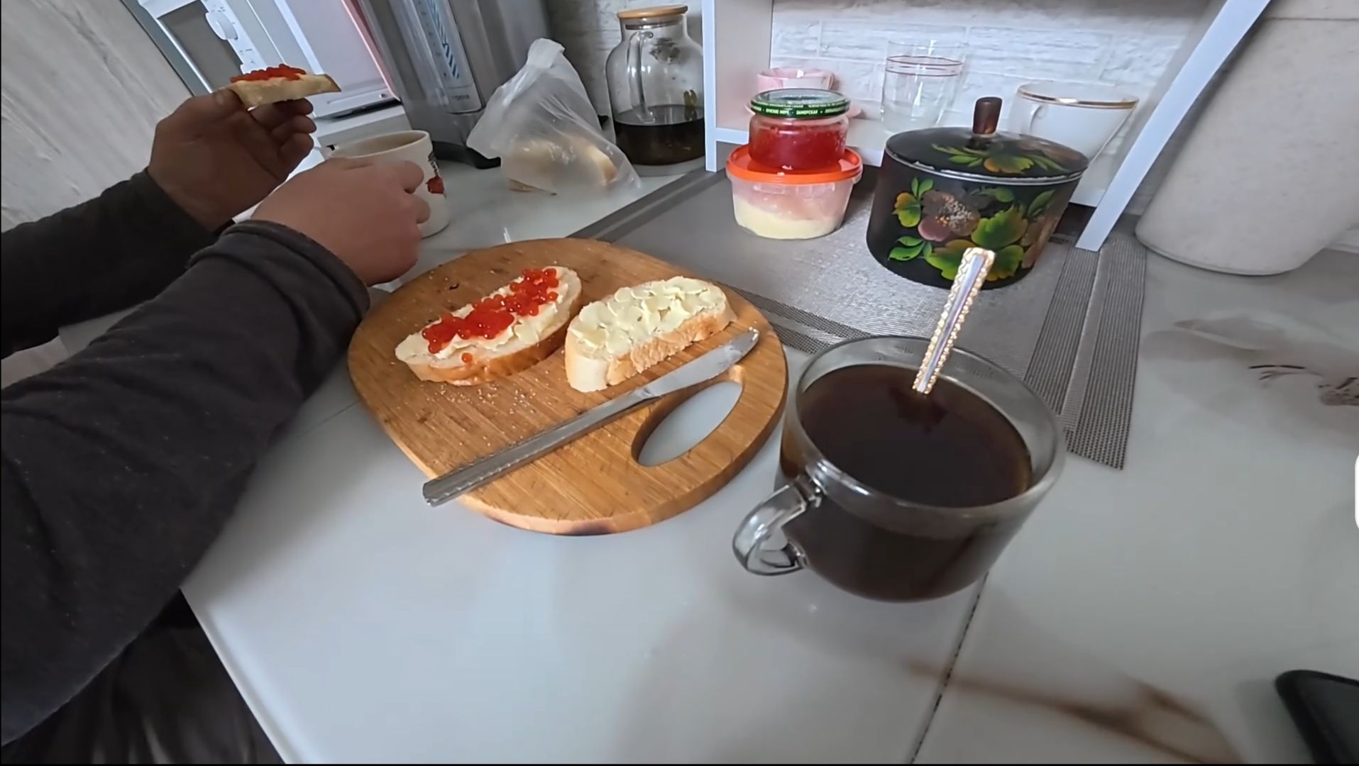 Скучно стало. Думала похвалят! Увела из семьи..