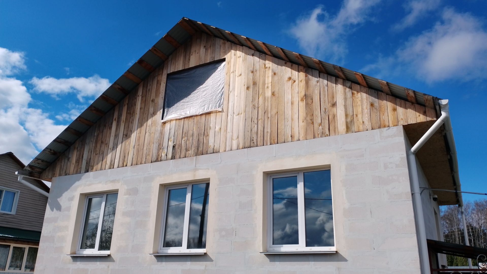 Простая и надёжная крыша дома своими руками, на доме из газоблоков.