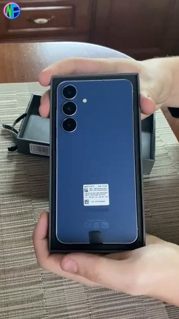 Смартфон Samsung Galaxy S25 FE