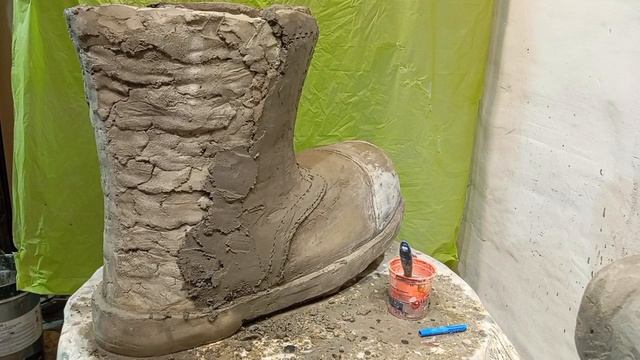 вазон из бетона своими руками
Ботинок великана