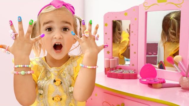 Алиса переодевается и просит дядю купить ей косметику. Другие забавные истории для детей.