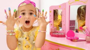 Алиса переодевается и просит дядю купить ей косметику. Другие забавные истории для детей.