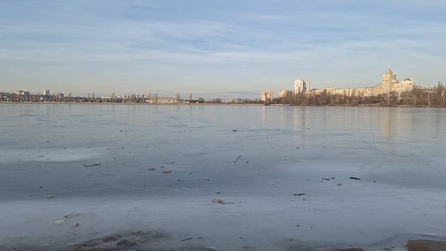 Воронежское море замерзло, но лед очень слабый, аномалия в январе +7