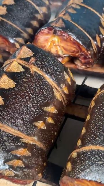 Ачуевские Кучугуры это куски осетра горячего копчения.