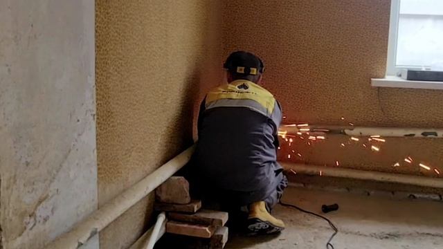 №68 Запускаем систему теплого пола и вырезаем вторую трубу. 25.04.2026г. День 108