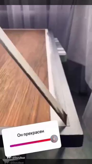 Старый стол 🪵

Из старого стола мы с вами сможем сделать современное украшение