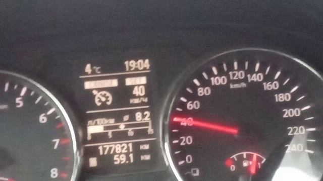 Трактор Ярославец Я-250 едет со скоростью 40 км/ч