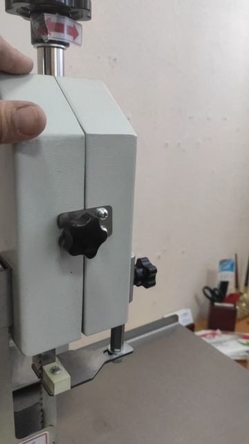 Работа пилы для мяса