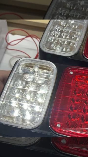 Фонарь задний грузовой 24 вольт 410x150мм 2 штуки STP-03