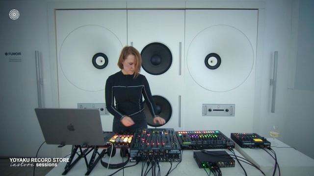 Luna Ludmila - Yoyaku instore session