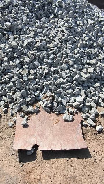 Как легко и быстро набирать щебень лопатой.