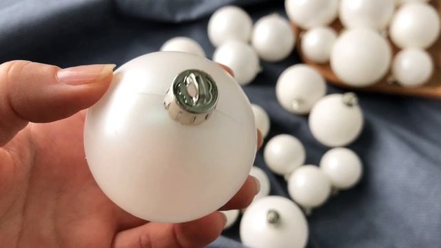 Набор пластиковых шаров Шинтилла  (матовые, глянцевые, глиттер), цвет: белый, 40-60 мм, 022919