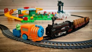 ПОЕЗДА ИГРУШКИ ДЕТЯМ Два паровозика едут вместе - Детский канал про поезда