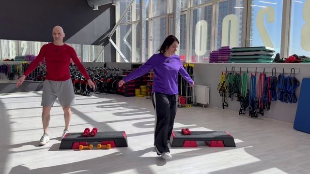 МК по ИТ №12. Чередование аэробного и силового блока, со степом и гантелями (МКИТ12)