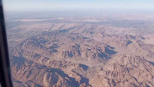 вид из окна самолёта. Летим в Египет.2025