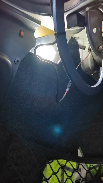 Отдельная кнопка в багажник для включения освещения Daewoo Nexia