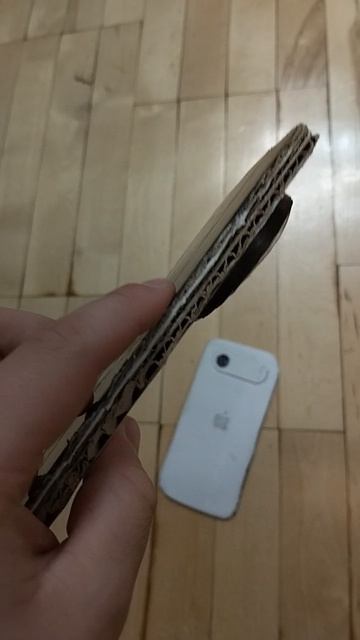 новый телефон из картона