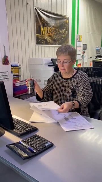 С улыбкой в пятницу! Шуточный ролик о наших рабочих буднях.