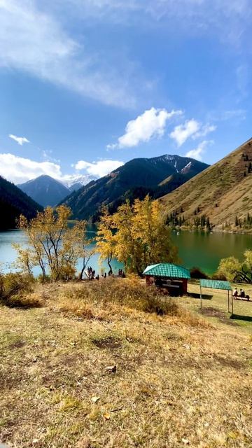 Бесконечная любовь  в творчестве Всевышнего. Только любовь может сотворить такую красоту мира. Какие