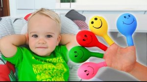 Крис изучает цвета с помощью воздушных шаров