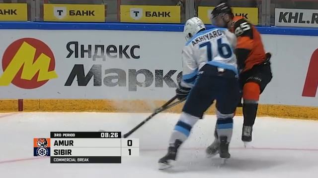Архив КХЛ. Амур_Сибирь 19092025. Сибиряк Ахияров впечатал Илью Талалуева в борт